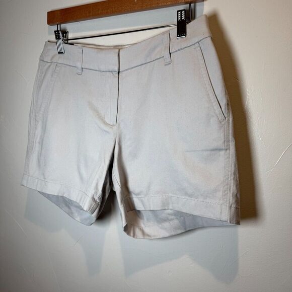 J. Crew Women's 5" Chino Shorts Light Gray 100% Cotton Size 4 - Picture 4 of 14